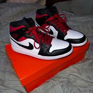 Air Jordan 1 Mid ‘Black Gym Red’ (mens)